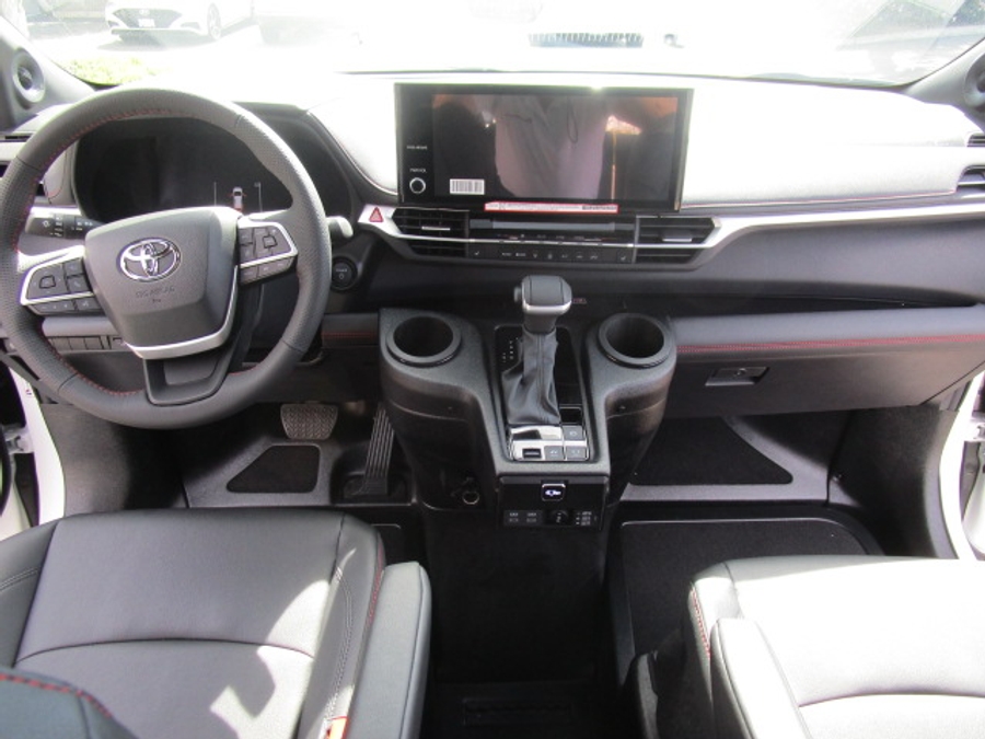 New 2025 Toyota Sienna Hybrid XSE Sport - BraunAbility Side Entry Entry Fold Out Automatic Ramp