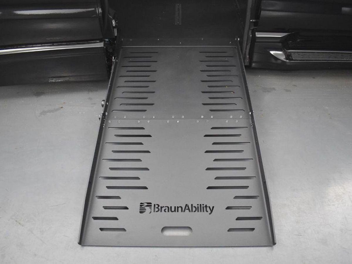 2025 CHRYSLER PACIFICA - Image 4