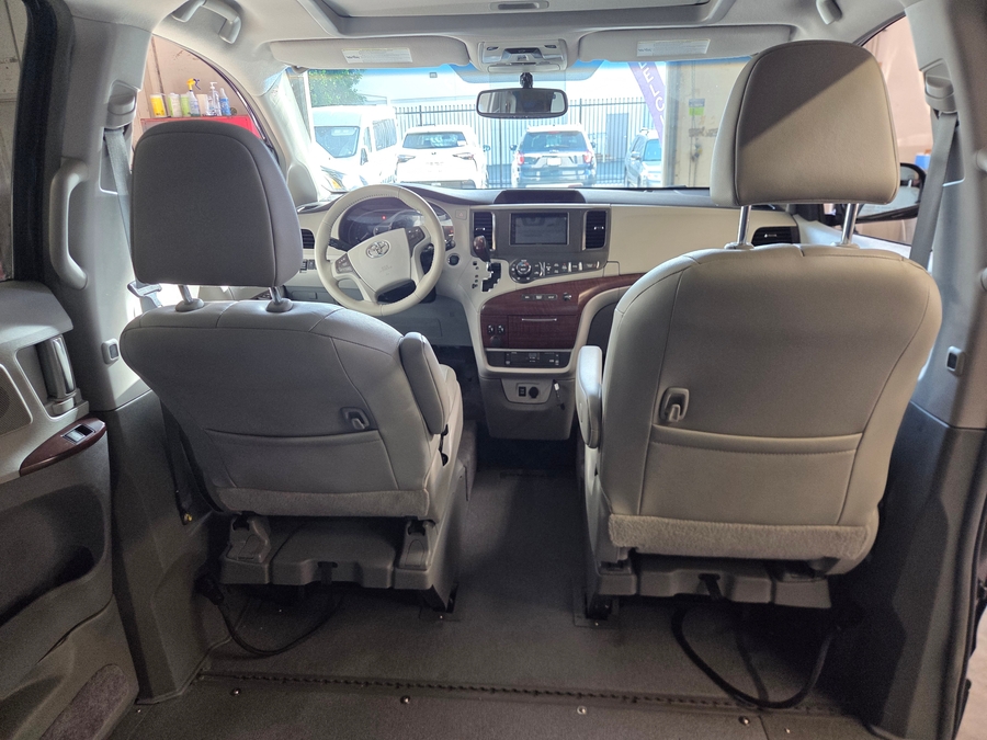 Used 2014 Toyota Sienna XLE - VMI Side Entry In Floor Automatic Ramp