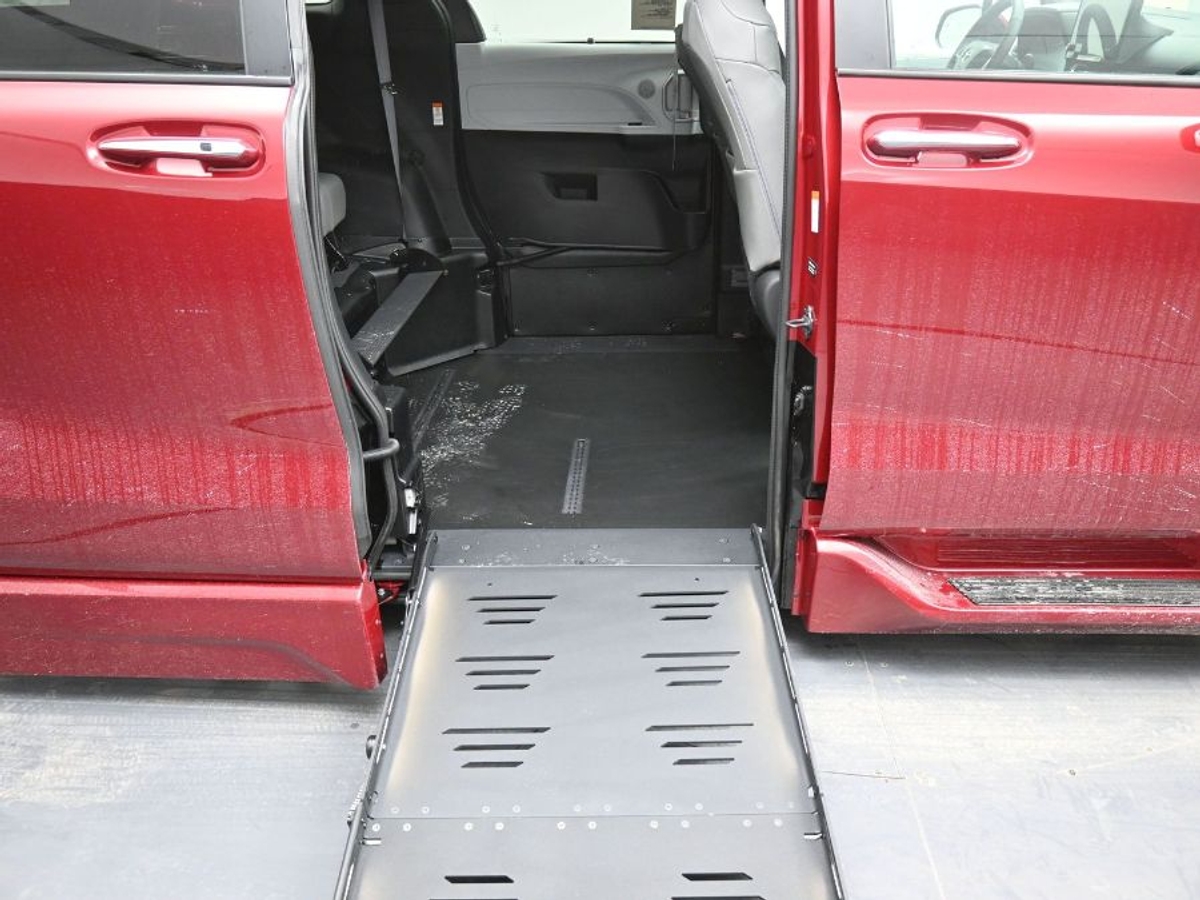 2025 TOYOTA SIENNA - Image 12