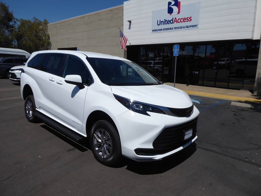 New 2026 Toyota Sienna Hybrid LE - Vantage Mobility Rear Entry Fold Out Manual Ramp