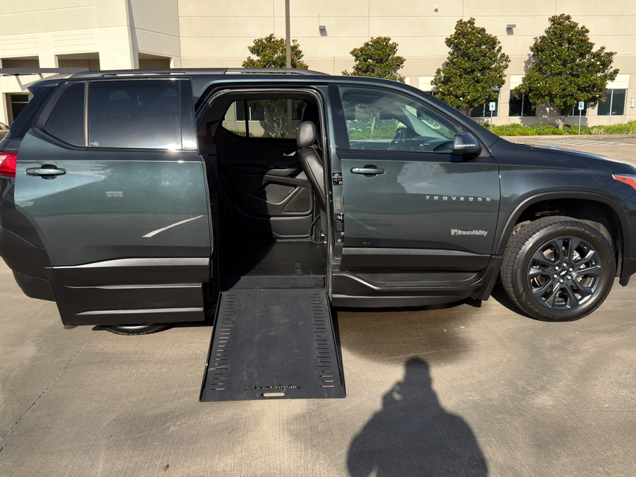 Used 2021 Chevrolet Traverse 2LT - BraunAbility Side Entry In Floor Automatic Ramp