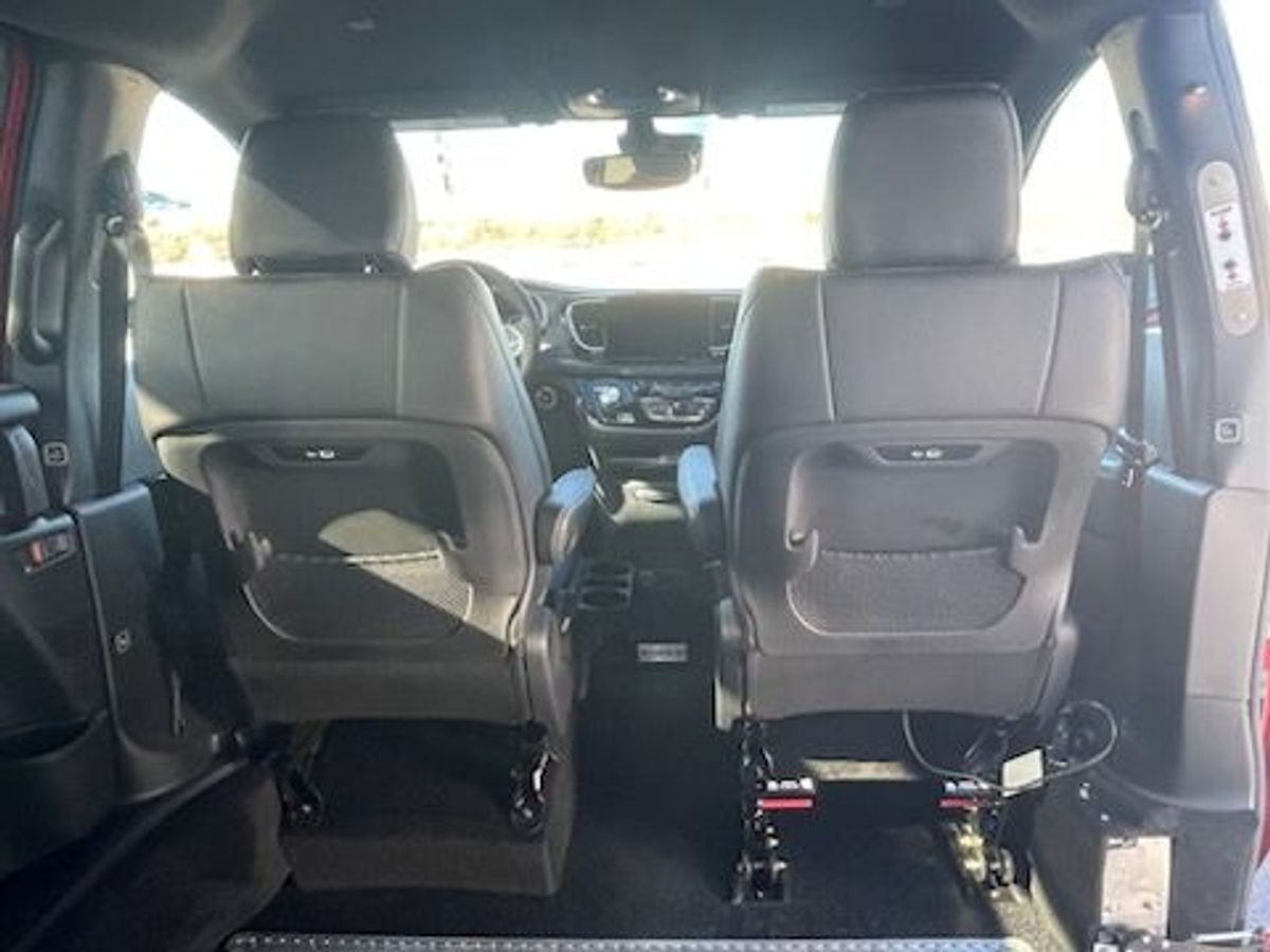 Red Chrysler Pacifica image number 3