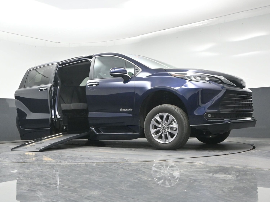 2026 Toyota Sienna XLE - Photo 14