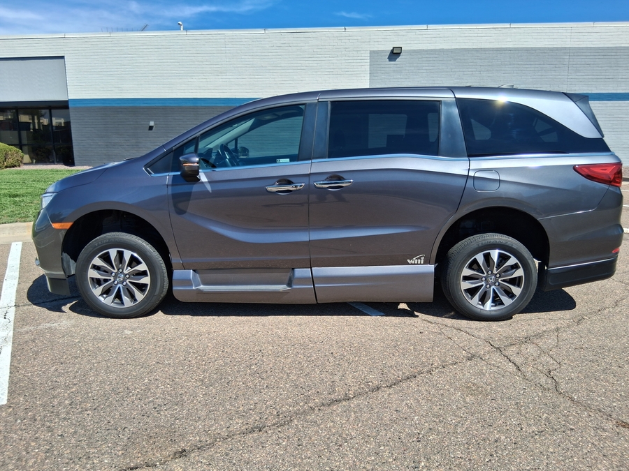 Grey Honda Odyssey image number 18