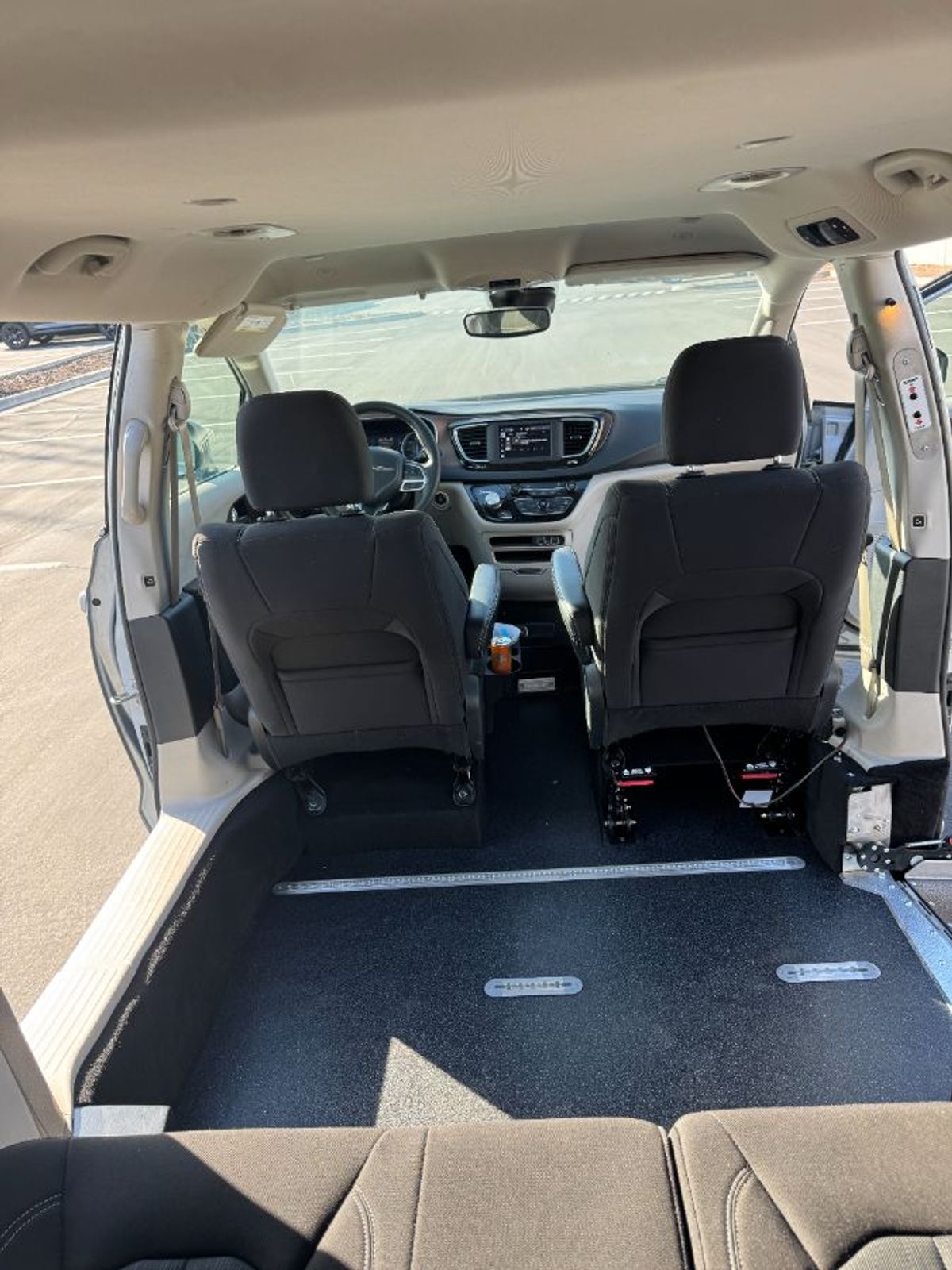 2023 CHRYSLER VOYAGER - Image 20