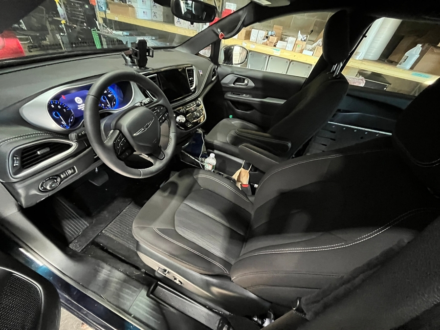 2024 Chrysler Pacifica Touring - Photo 8