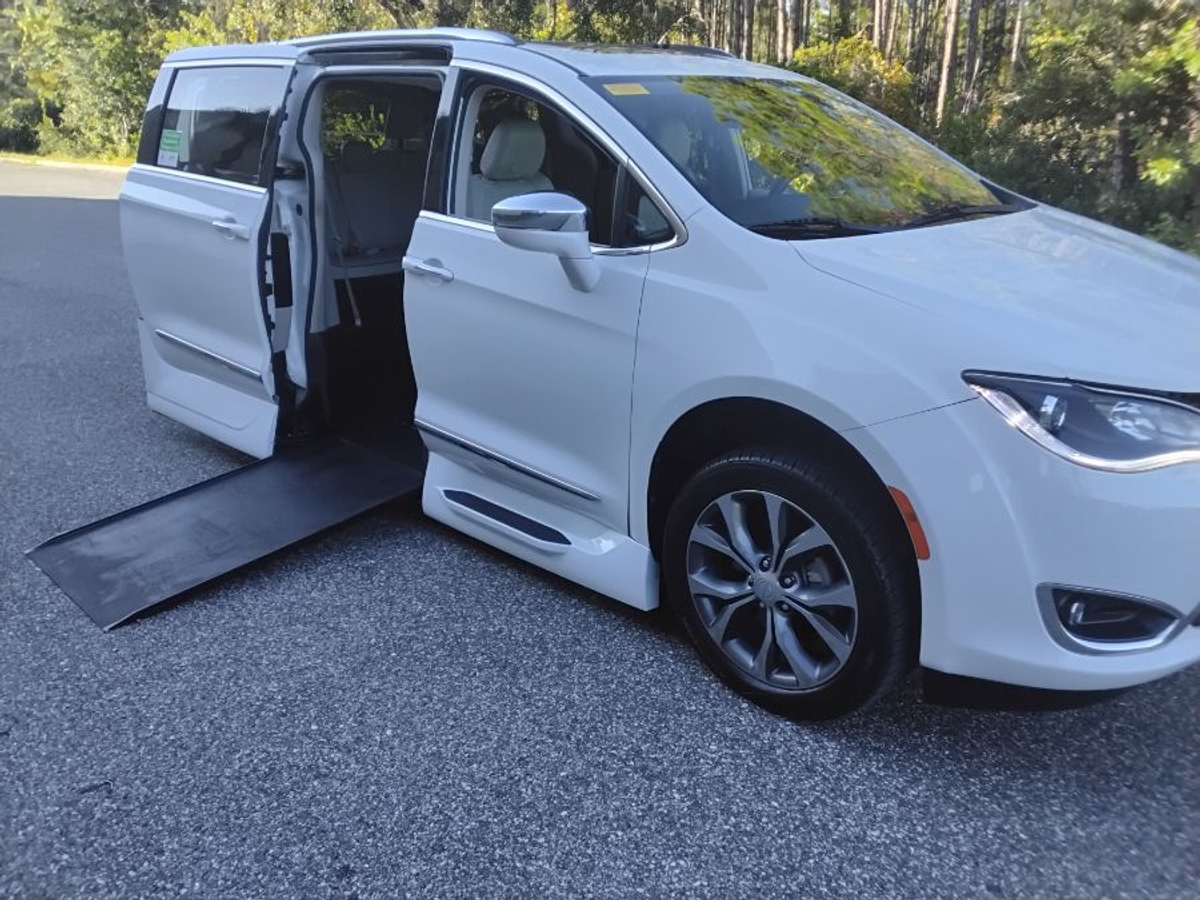 2017 CHRYSLER PACIFICA - Image 7