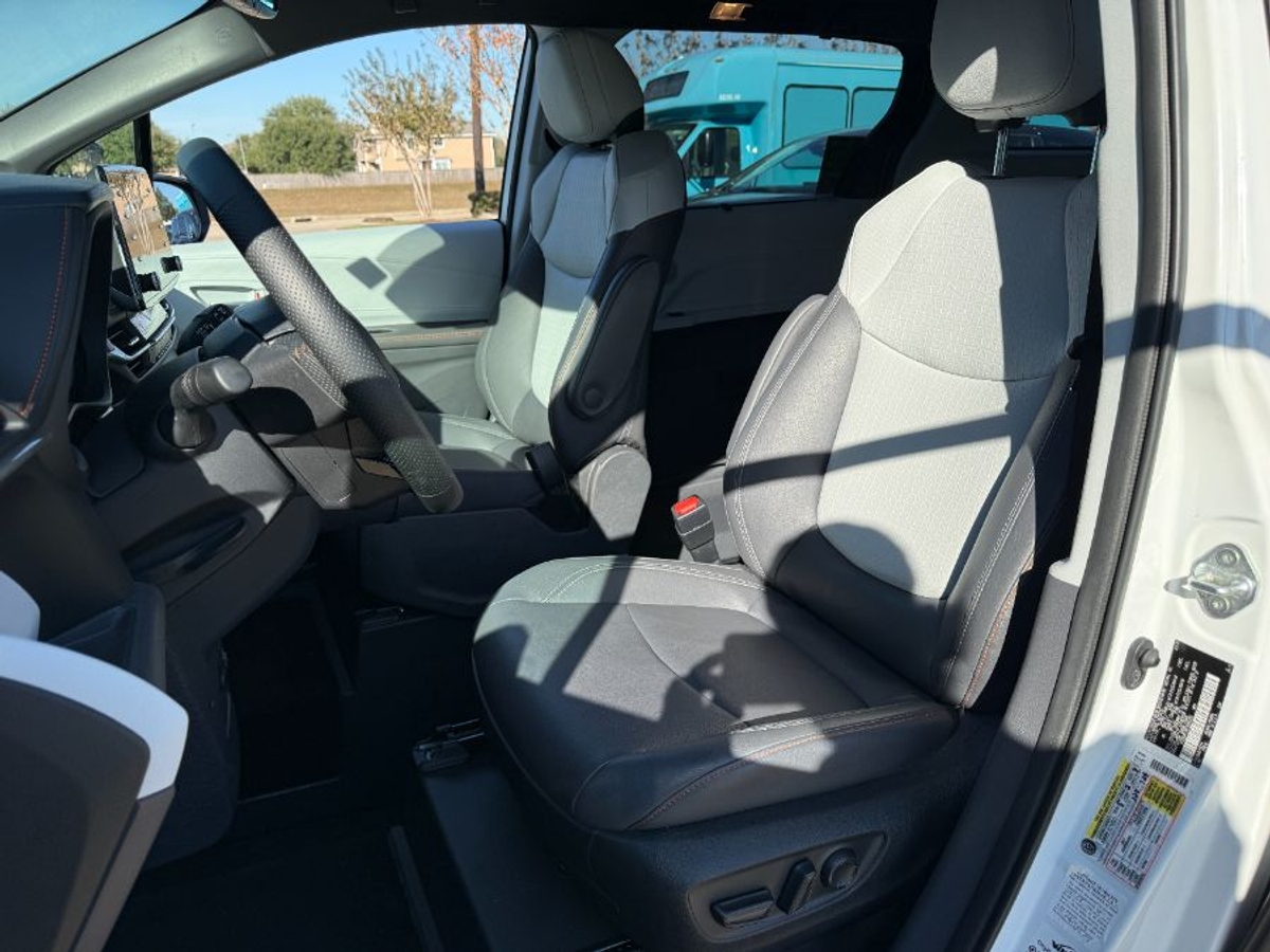 2023 TOYOTA SIENNA - Image 10