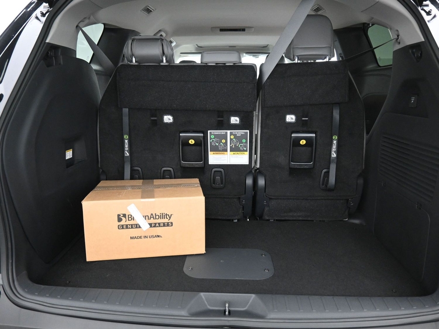 Black Toyota Sienna image number 13