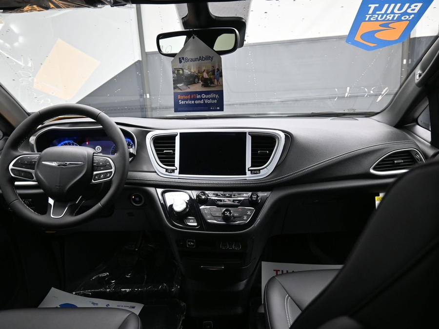 New 2025 Chrysler Pacifica Select Safety - BraunAbility Side Entry Entry In Floor Automatic Ramp