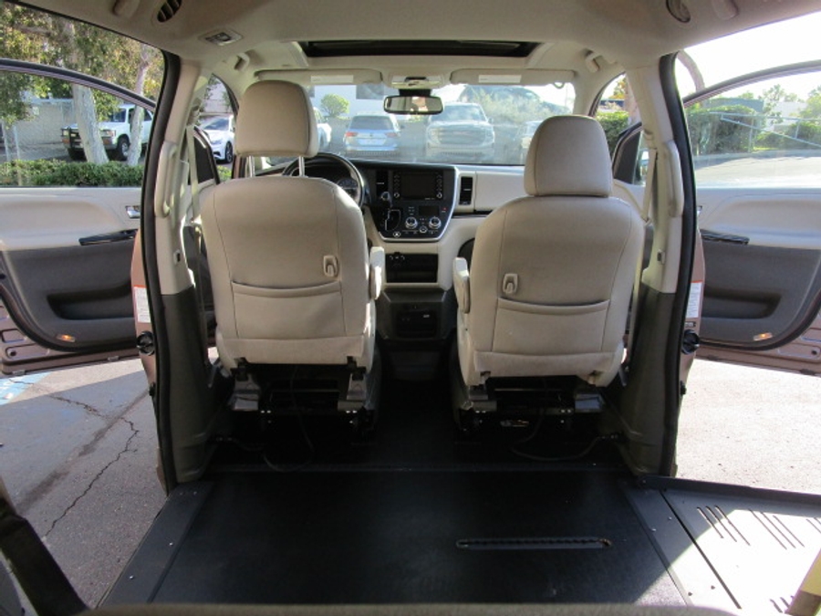 Used 2020 Toyota Sienna XLE Base - BraunAbility Side Entry Entry Fold Out Automatic Ramp
