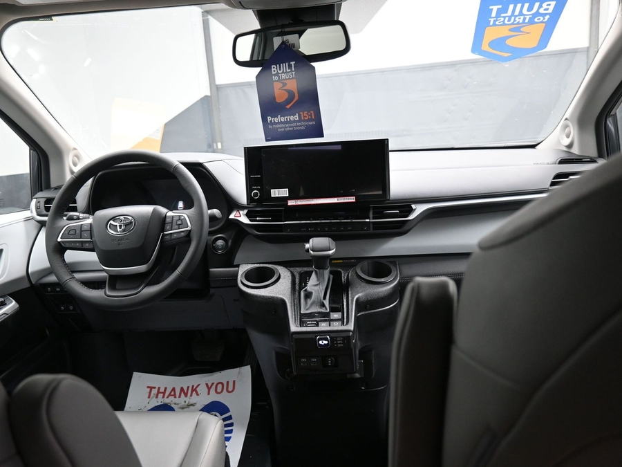 New 2025 Toyota Sienna Hybrid XLE Plus - BraunAbility Side Entry Entry Fold Out Automatic Ramp