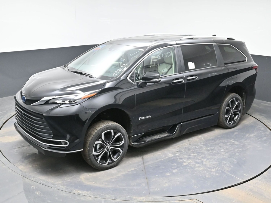 New 2025 Toyota Sienna Hybrid Platinum - BraunAbility Side Entry Entry In Floor Automatic Ramp
