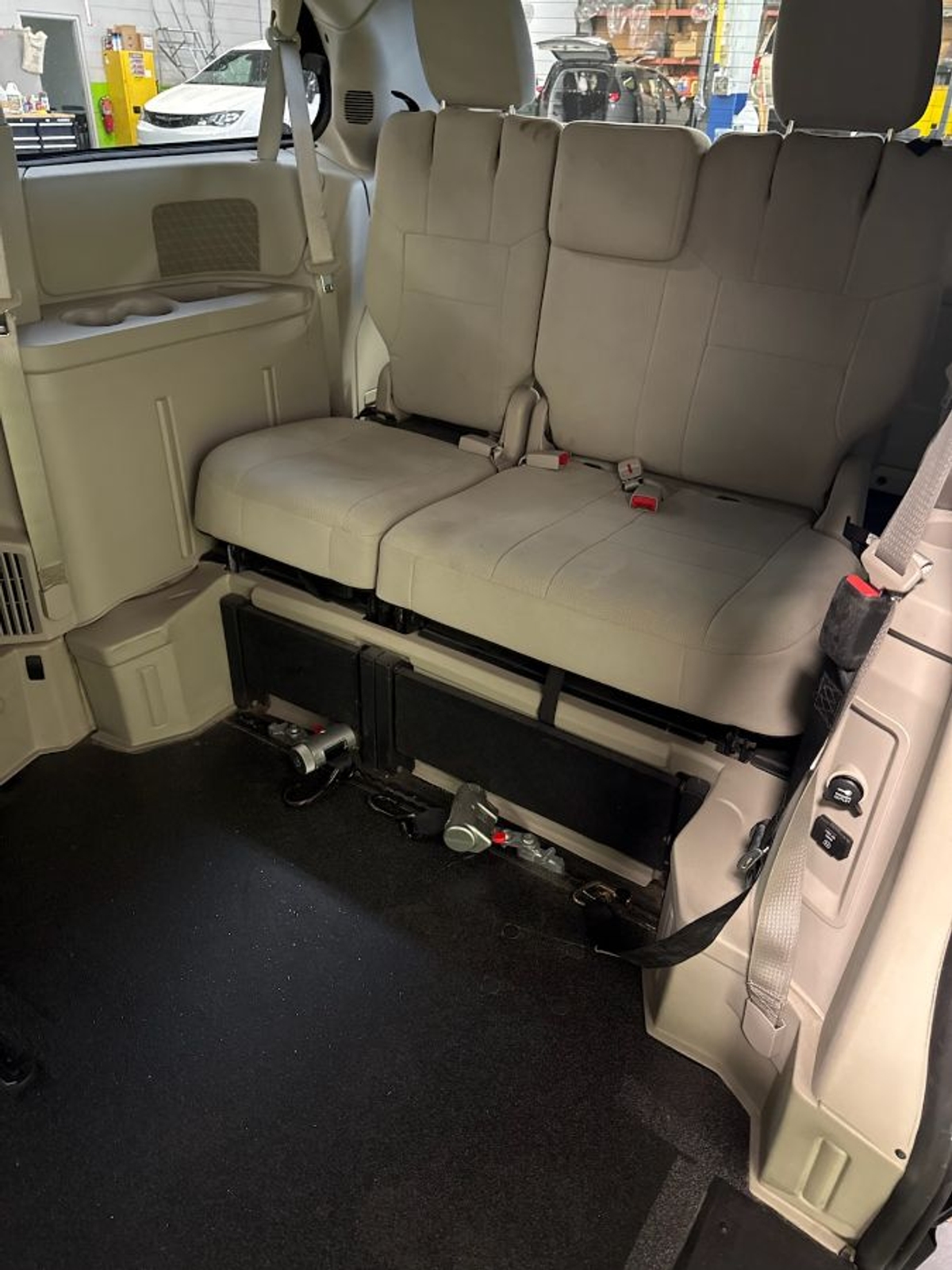 2011 CHRYSLER TOWN AND COUNTRY - Image 17