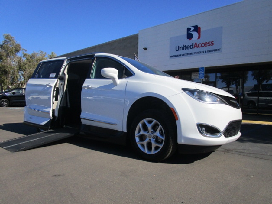 Used 2018 Chrysler Pacifica Touring L - VMI Side Entry Entry In Floor Automatic Ramp