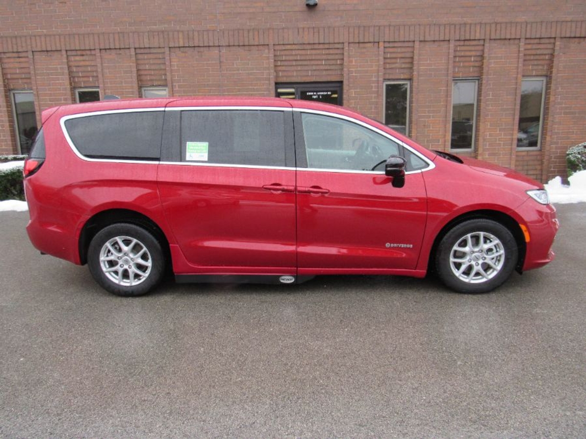 2024 CHRYSLER PACIFICA - Image 7