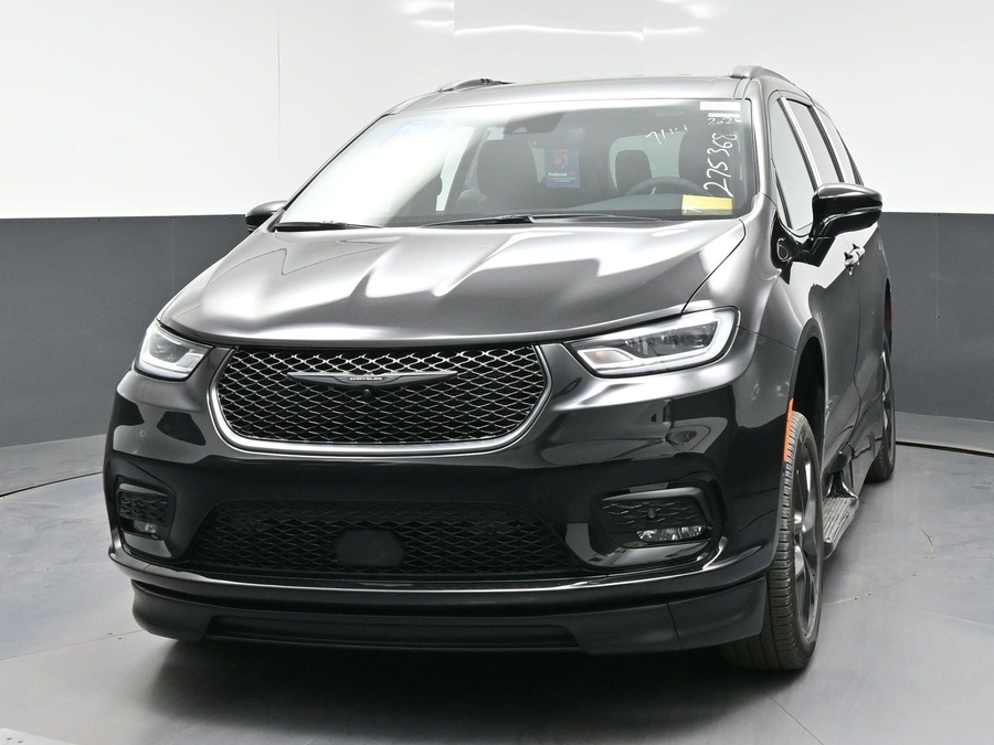 New 2026 Chrysler Pacifica Select Sport - BraunAbility Side Entry In Floor Automatic Ramp