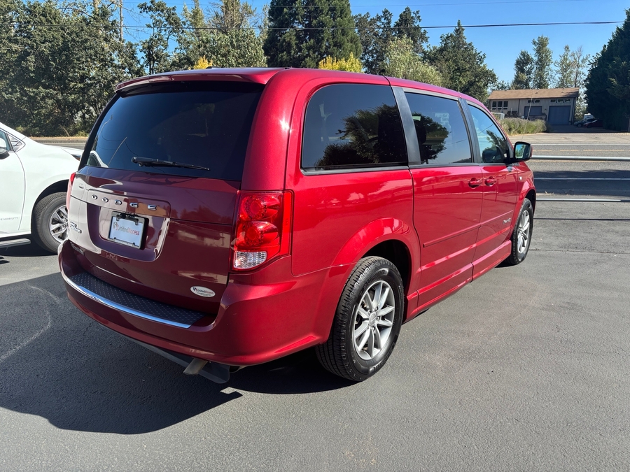 Used 2014 Dodge Grand Caravan SE 30th Anniversary - BraunAbility Side Entry Fold Out Automatic Ramp