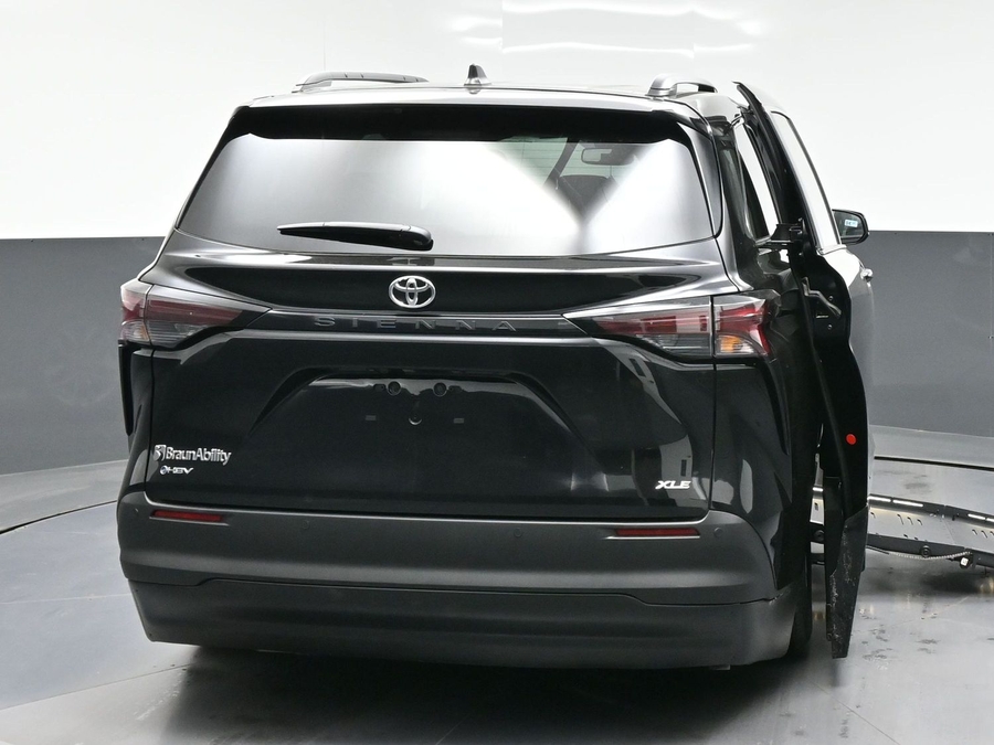 Black Toyota Sienna image number 9