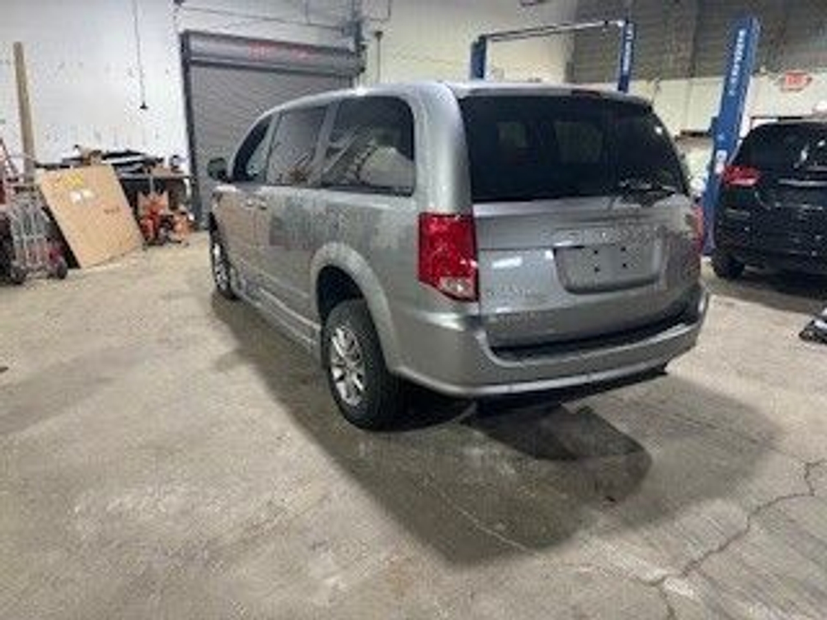 2013 DODGE GRAND CARAVAN - Image 5