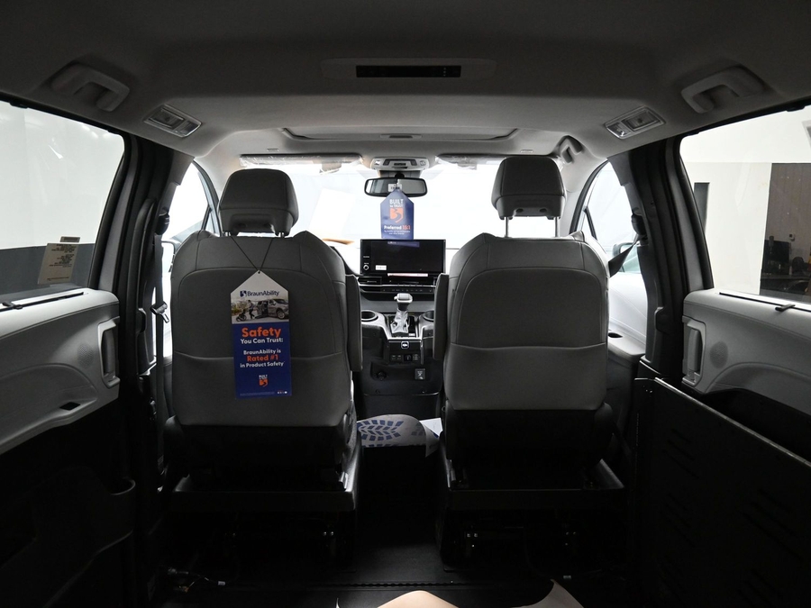 New 2025 Toyota Sienna Hybrid XLE Plus - BraunAbility Side Entry Entry Fold Out Automatic Ramp