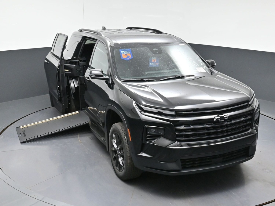 New 2026 Chevrolet Traverse 1LT Midnight - BraunAbility Side Entry In Floor Automatic Ramp