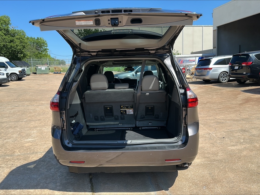 Used 2020 Toyota Sienna XLE Premium - BraunAbility Side Entry Entry Fold Out Automatic Ramp