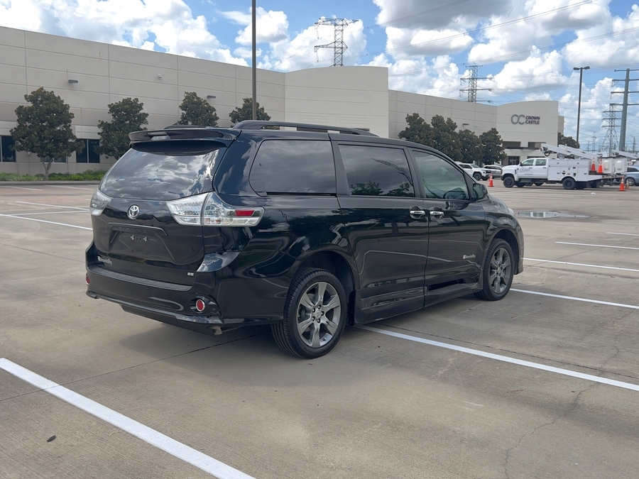 Used 2015 Toyota Sienna SE - BraunAbility Side Entry Entry In Floor Automatic Ramp