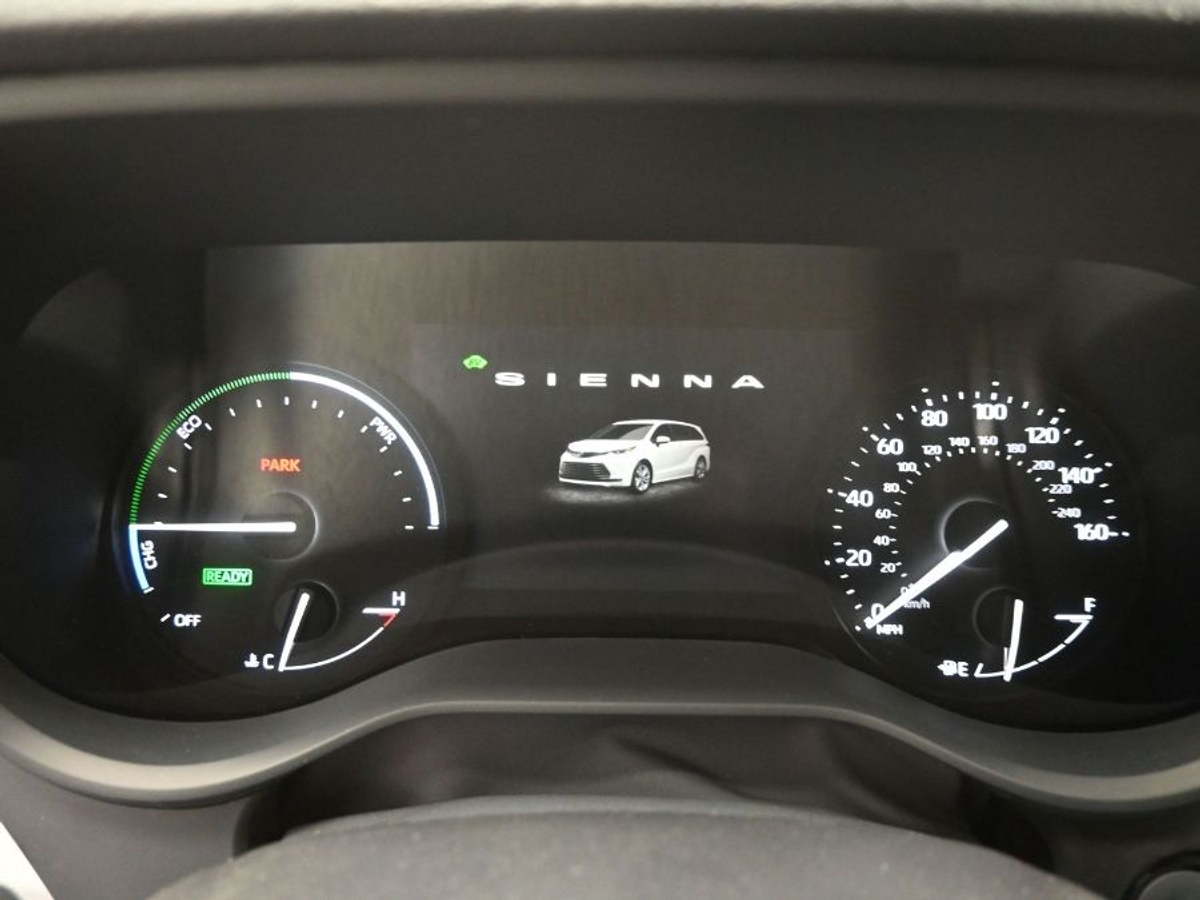 Black Toyota Sienna image number 18