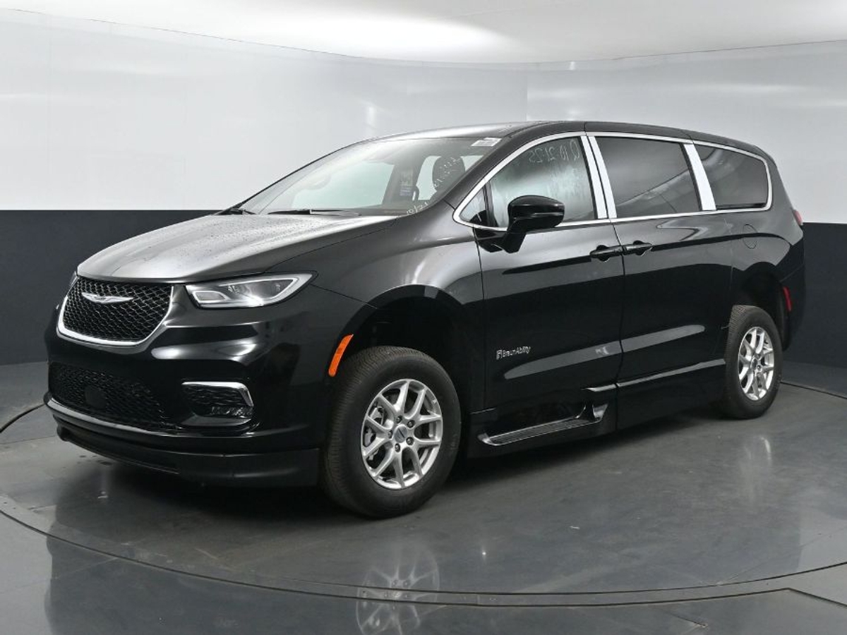 2025 CHRYSLER PACIFICA - Image 4