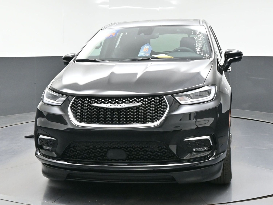 Black Chrysler Pacifica image number 1