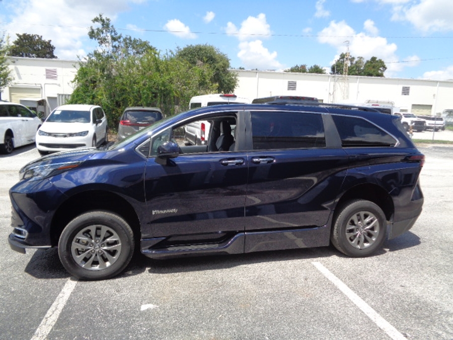 Used 2024 Toyota Sienna Hybrid XLE - BraunAbility Side Entry Fold Out Automatic Ramp
