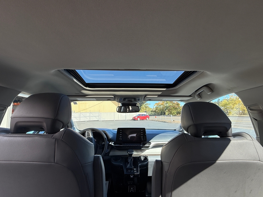 Used 2022 Toyota Sienna Hybrid XLE Base - BraunAbility Side Entry Entry Fold Out Automatic Ramp