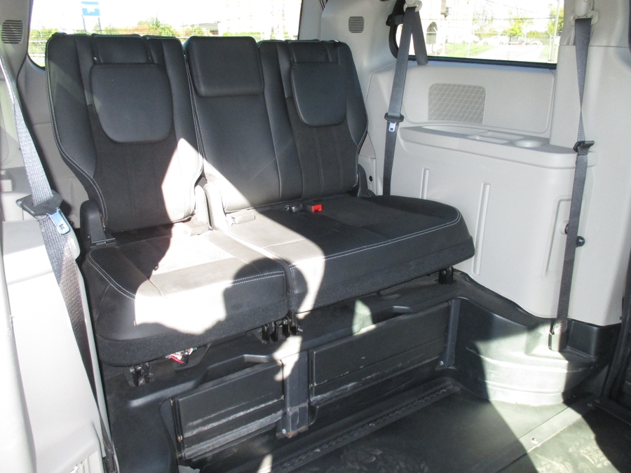 Grey Dodge Grand Caravan image number 10