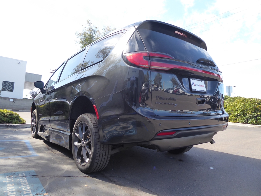 Used 2023 Chrysler Pacifica Touring L - BraunAbility Side Entry Fold Out Automatic Ramp