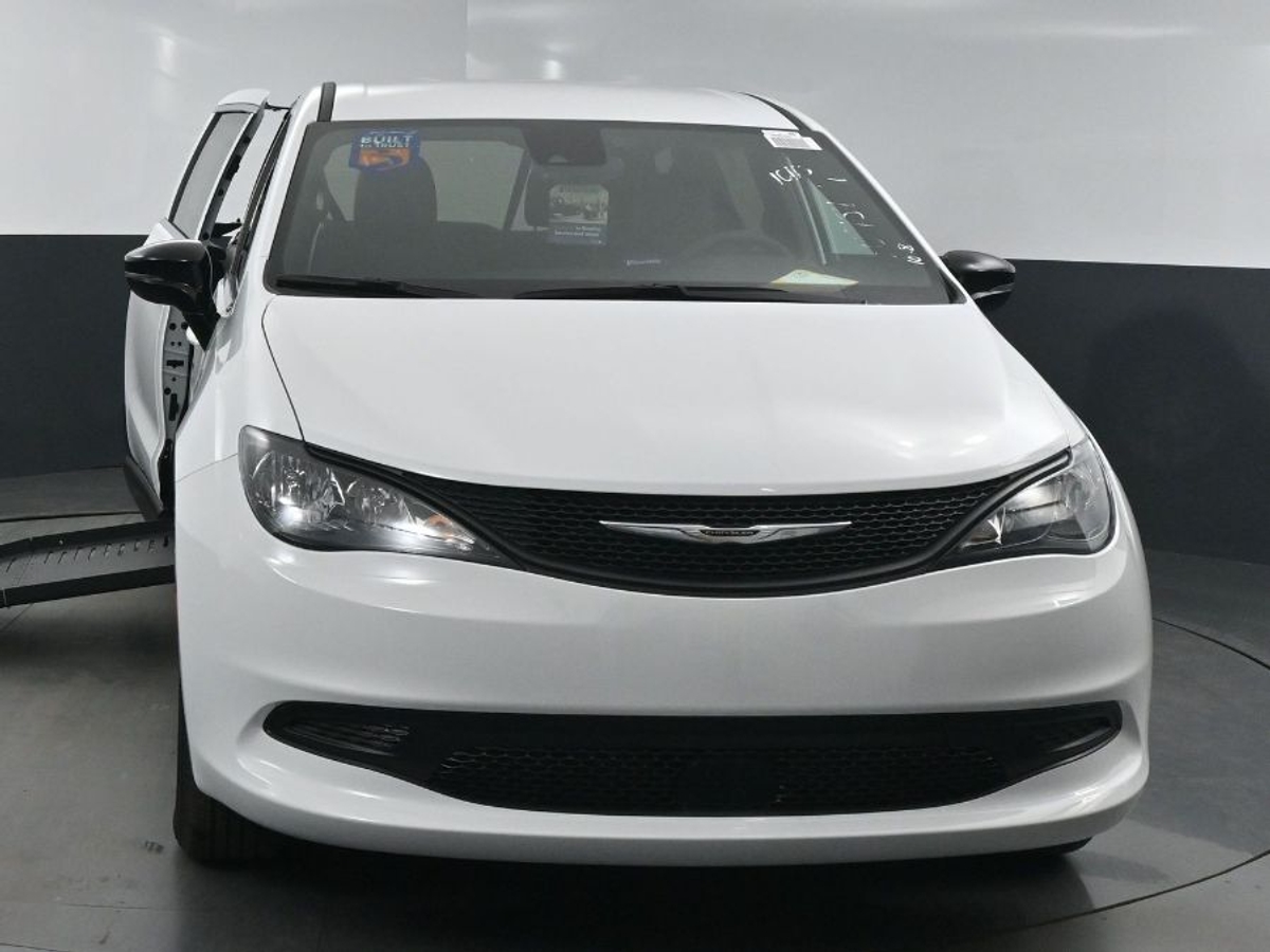 2025 CHRYSLER VOYAGER - Image 10