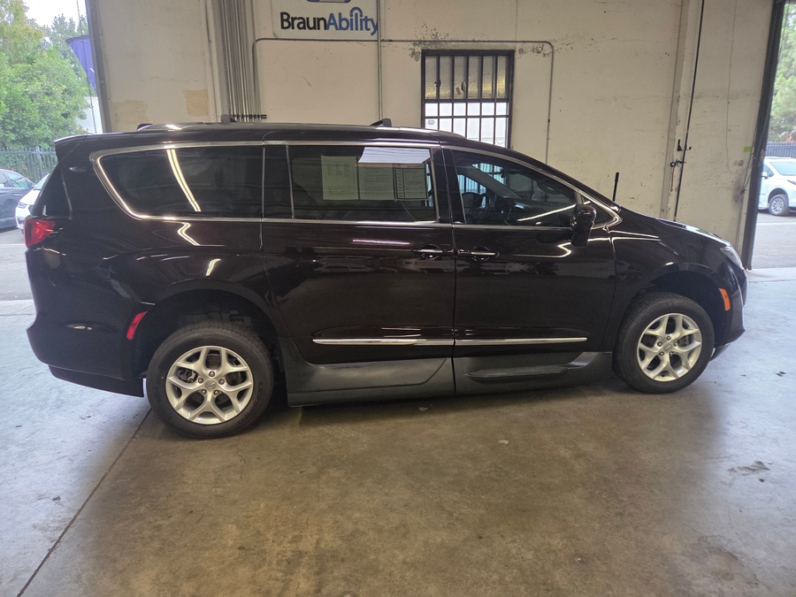 Used 2017 Chrysler Pacifica Touring L - VMI Side Entry In Floor Automatic Ramp