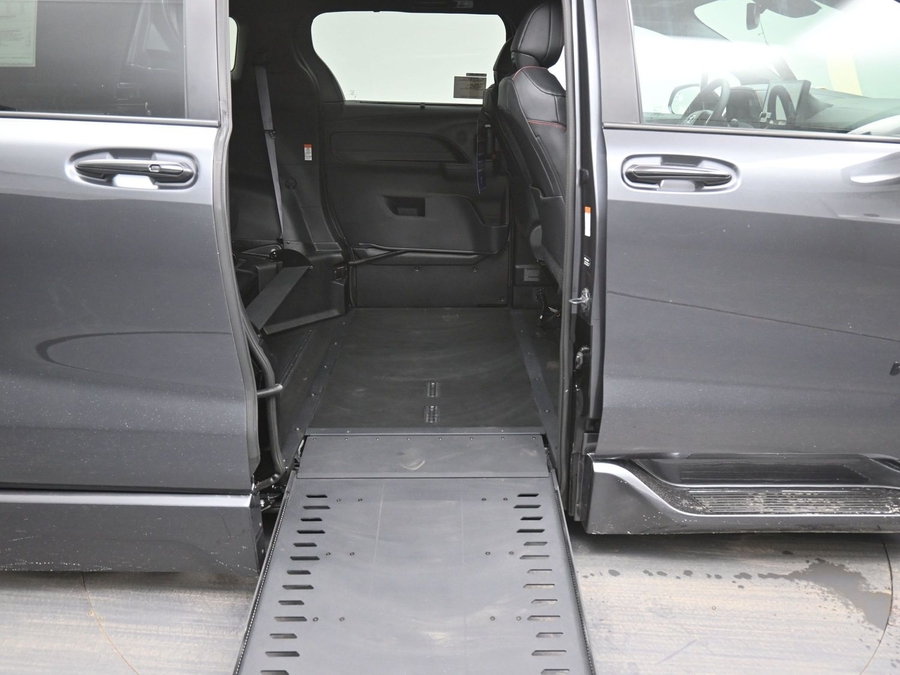New 2025 Toyota Sienna Hybrid XSE Sport - BraunAbility Side Entry Entry In Floor Automatic Ramp