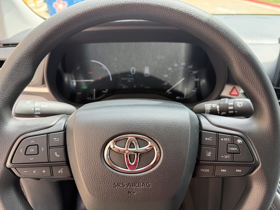 New 2026 Toyota Sienna Hybrid LE - Vantage Mobility Commercial Rear Entry Entry Fold Out Manual Ramp