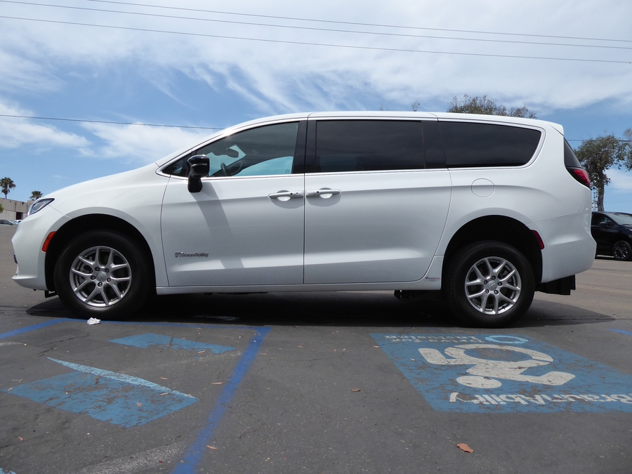 Used 2025 Chrysler Pacifica Select Safety - BraunAbility Rear Entry Fold Out Manual Ramp