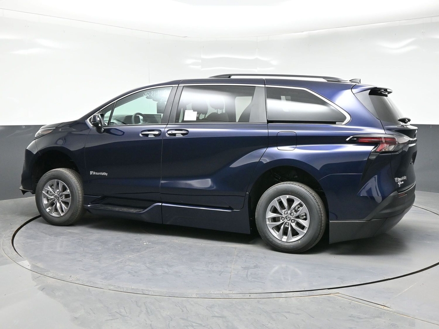 New 2026 Toyota Sienna Hybrid XLE Add - BraunAbility Side Entry Entry In Floor Automatic Ramp