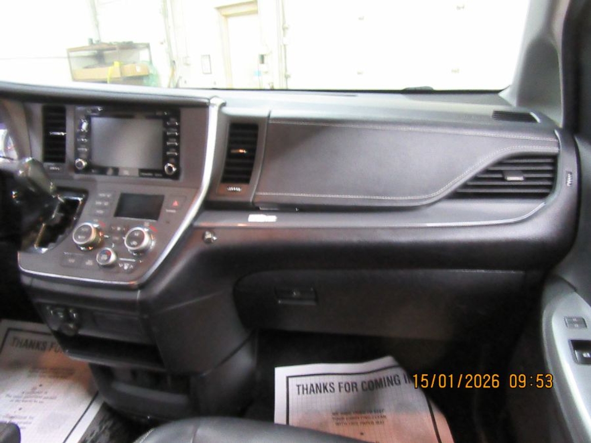 2019 TOYOTA SIENNA - Image 9