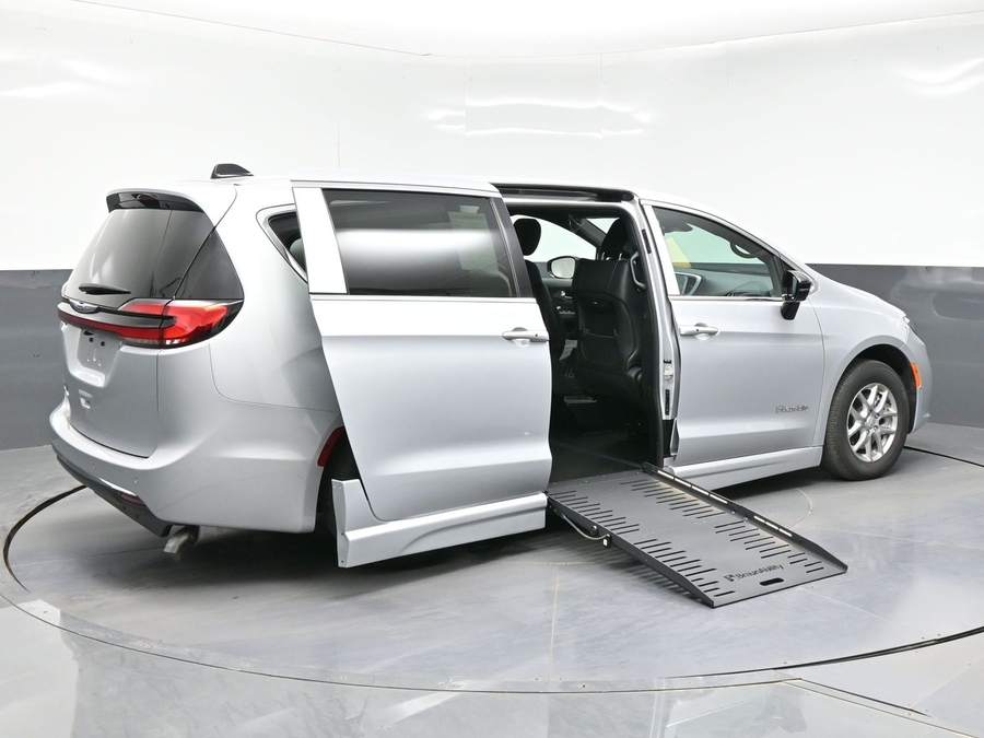 2026 Chrysler Pacifica's photo