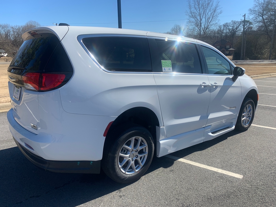 White Chrysler Pacifica image number 6