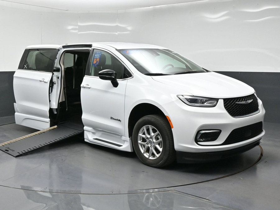 Used 2024 Chrysler Pacifica Touring L - BraunAbility Side Entry In Floor Automatic Ramp