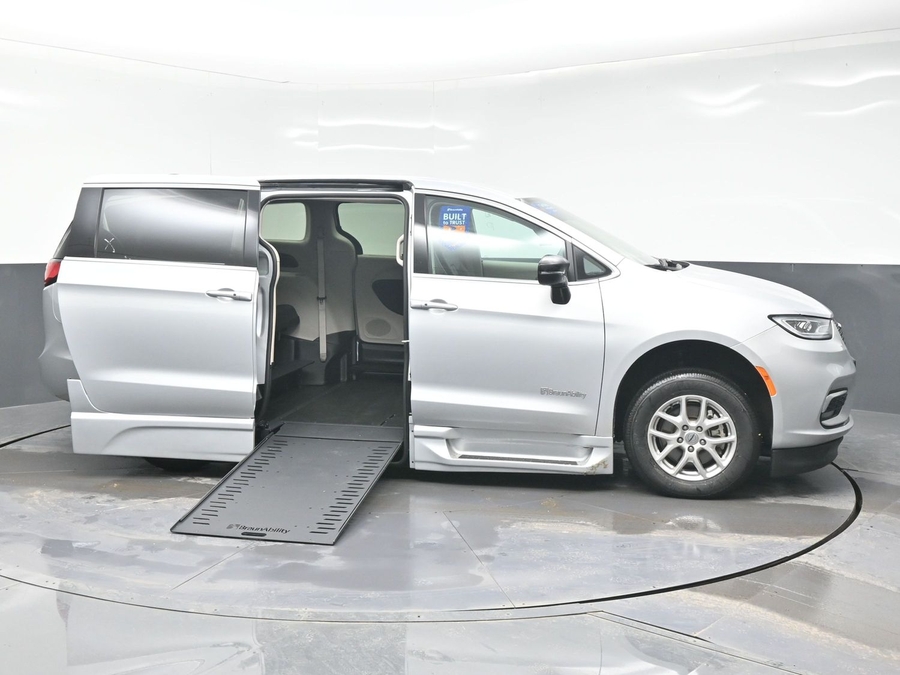 Used 2024 Chrysler Pacifica Touring L - BraunAbility Side Entry Entry In Floor Automatic Ramp