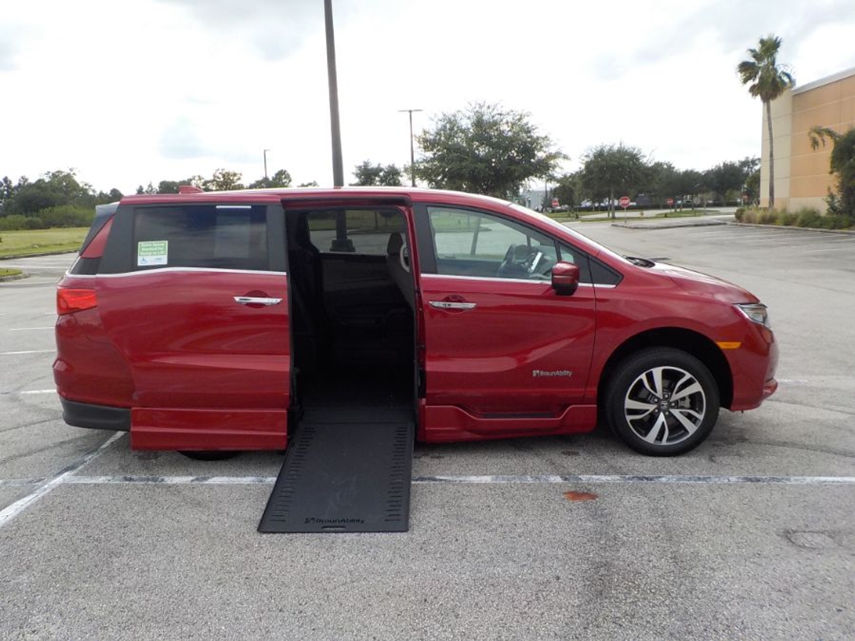 2021 Honda Odyssey Touring's photo