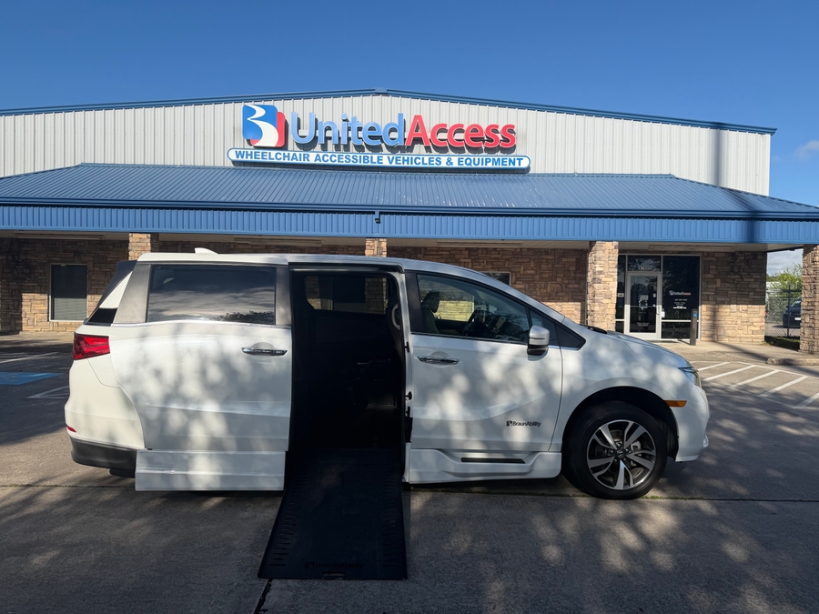 Used 2022 Honda Odyssey Touring - BraunAbility Side Entry In Floor Automatic Ramp