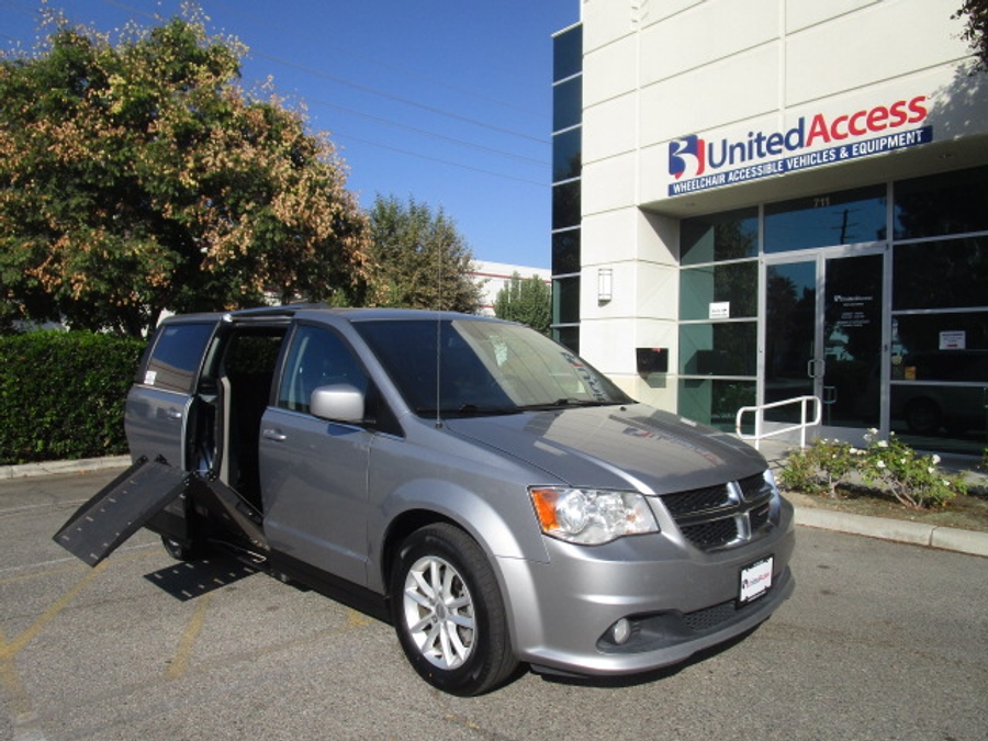 Used 2019 Dodge Grand Caravan SXT - VMI Side Entry Entry Fold Out Automatic Ramp